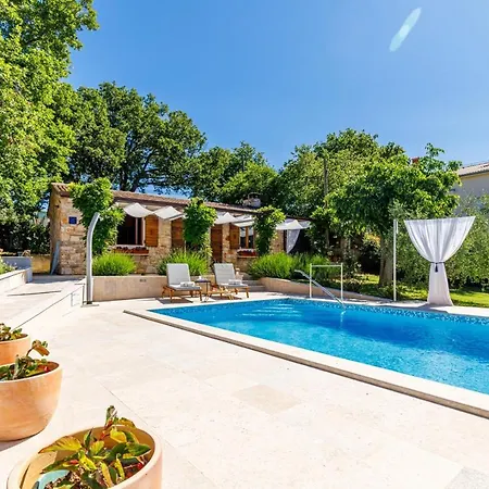 Morena Villa *